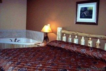 Pine Peaks Lodge & Suites Cross Lake Bilik gambar